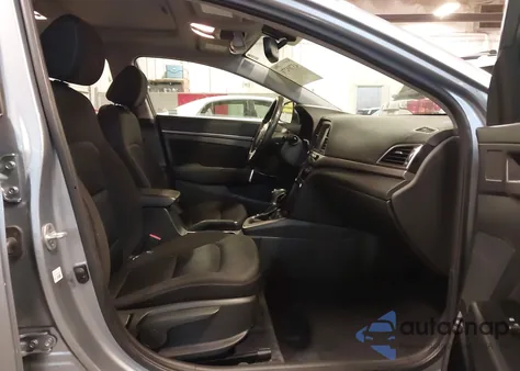 2017 Hyundai Elantra Value Edition z USA, uszkodzony, nr VIN 5NPD84LF6HH139758